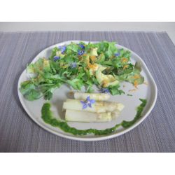 Salade d'asperges au pesto de roquette